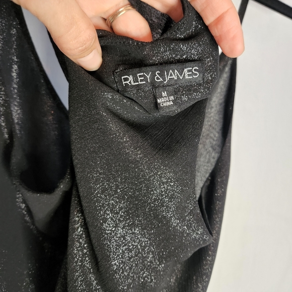 🌈 2/$10- Cute Riley & James Shimmery Tank Top - Picture 4 of 6